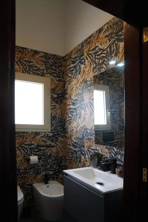 Bagno moderno con finiture curate