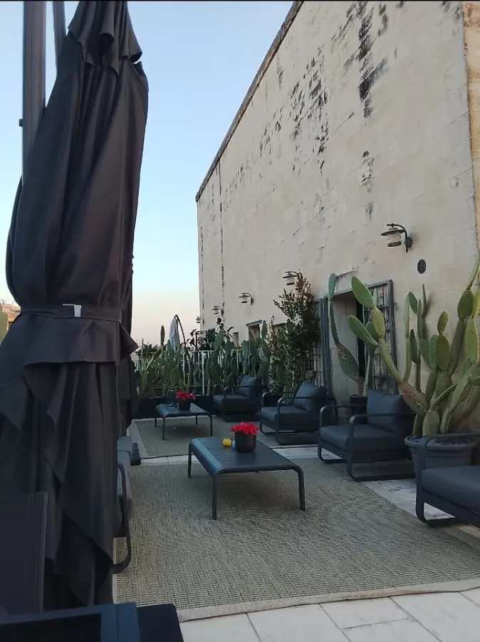 Zona relax sul rooftop di Apollo Theater Palace